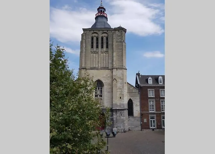 Luxurious In Center Апартаменты